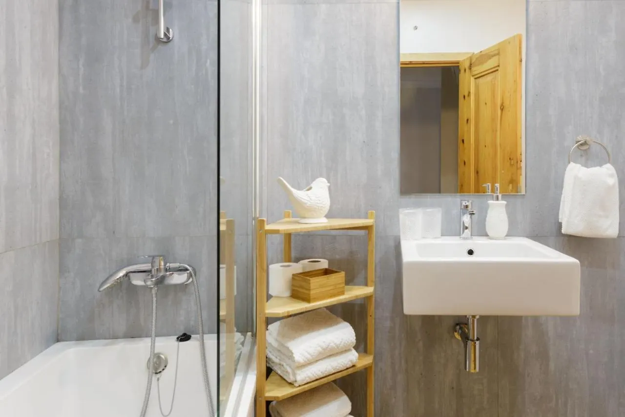 Chiado Rooftop Retreat: 19th Century Charm with River Views Lisbon