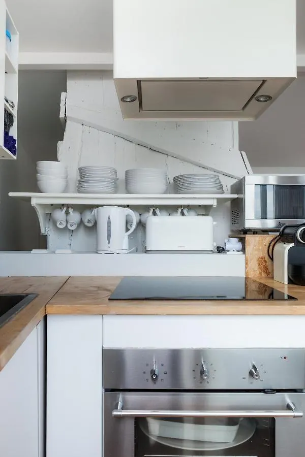 Chiado Rooftop Retreat: 19th Century Charm with River Views Lisbon