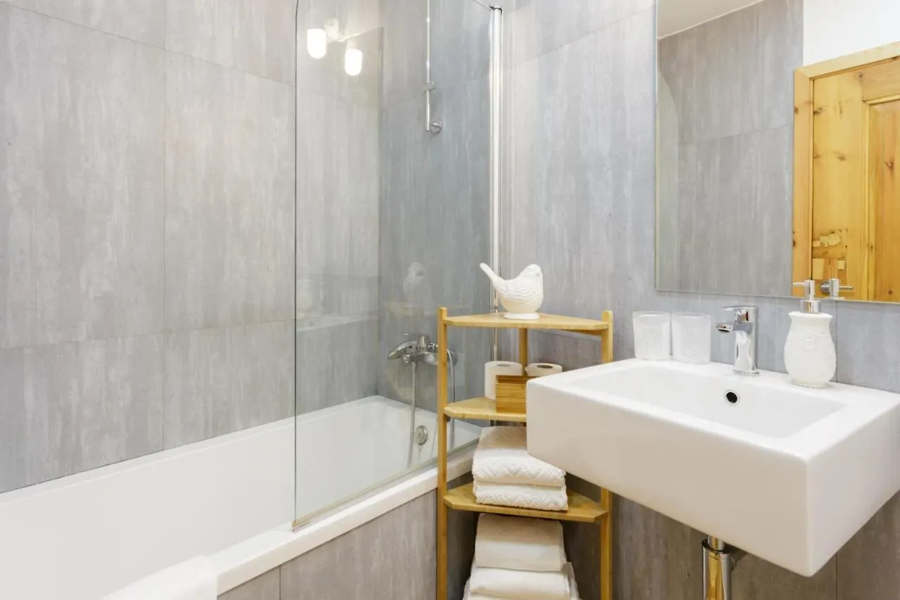 Chiado Rooftop Retreat: 19th Century Charm with River Views Lisbon Apartment